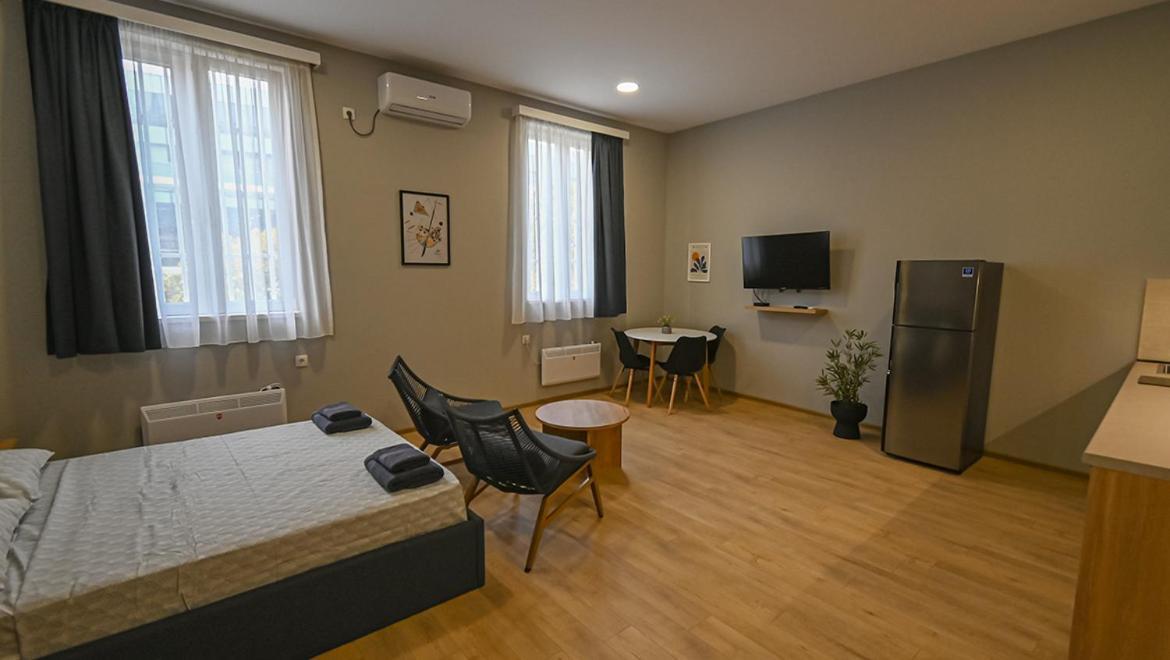 Big Studio Apt.On Liberty Square Tbiliszi Kültér fotó